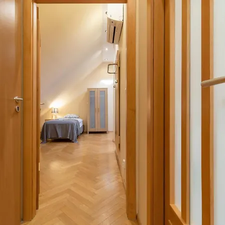 Duplex 2br W. Ac In New Town *