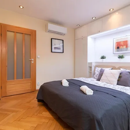 Duplex 2br W. Ac In New Town شقة *