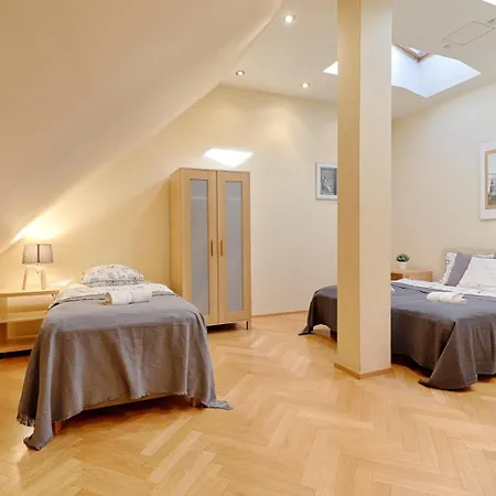 Duplex 2br W. Ac In New Town Prag
