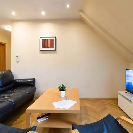Duplex 2br W. Ac In New Town Prag